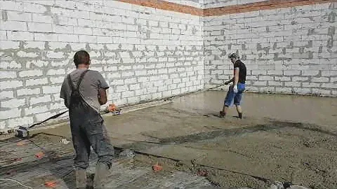 Сложности и особенности заливки бетонного пола с помощью виброрейки и бетононасоса.))) Заливаем пол.