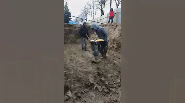 Трамбовка глины